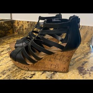 Black Wedges